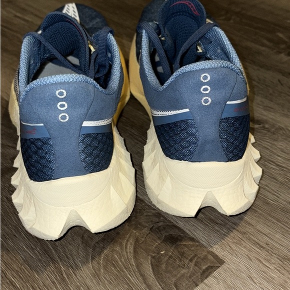 Men's Saucony Endorphin Pro 4 Size 9.5 - Picture 3 of 7